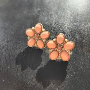 Vintage Chic Peach Floral Earrings